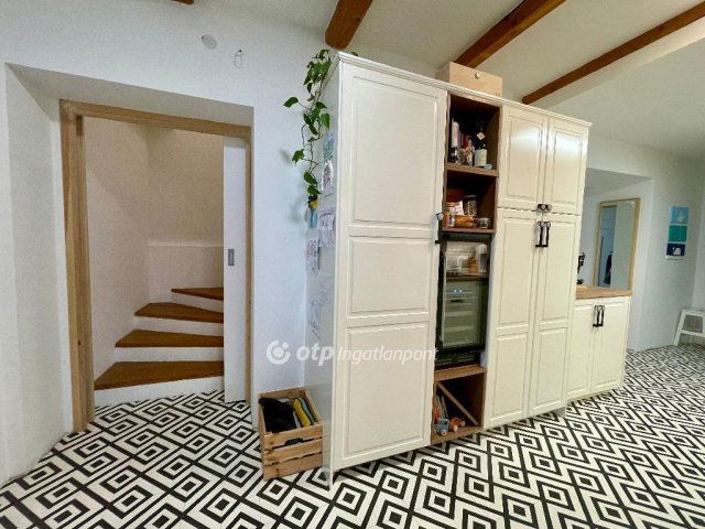 Eladó családi ház, Veszprémben 159 M Ft, 7 szobás