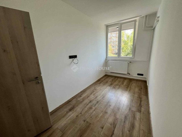 Kiadó panellakás, albérlet, Kecskeméten 160 E Ft / hó, 2 szobás