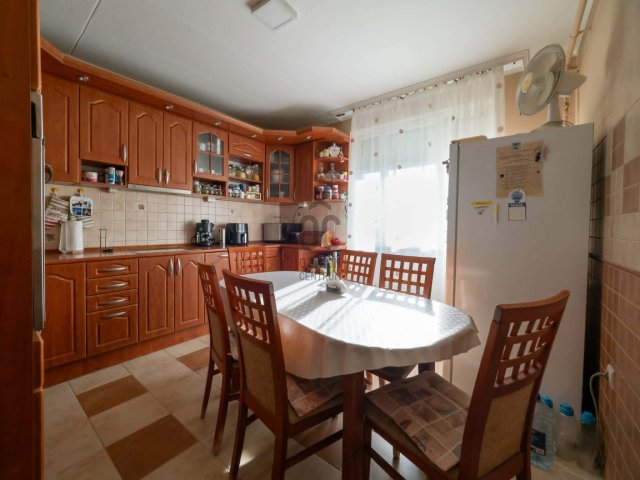 Eladó panellakás, Szentlőrincen 38.5 M Ft, 3 szobás