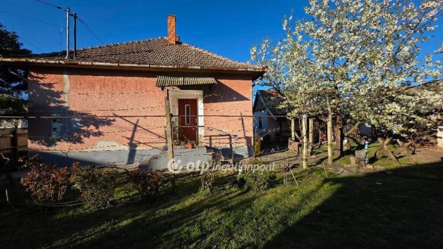 Eladó családi ház, Kabán 25.7 M Ft, 2 szobás
