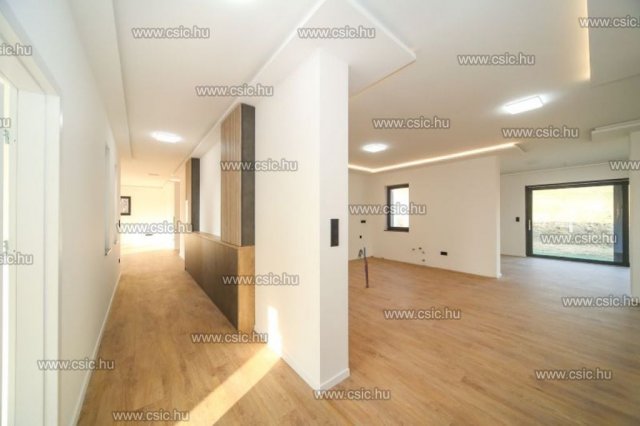 Eladó családi ház, Pécelen 365 M Ft, 6 szobás