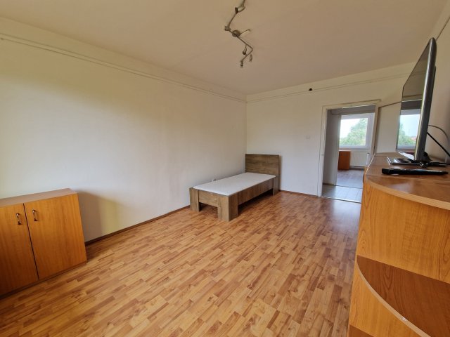 Kiadó panellakás, albérlet, Tiszaújvárosban, József Attila úton