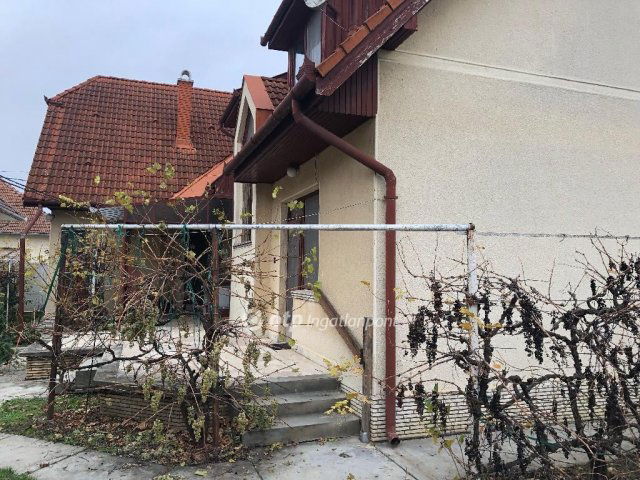 Eladó családi ház, Gyulán 159 M Ft, 5+2 szobás