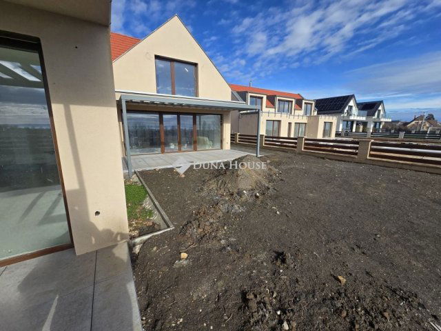 Eladó ikerház, Lovason 185 M Ft, 4 szobás / költözzbe.hu