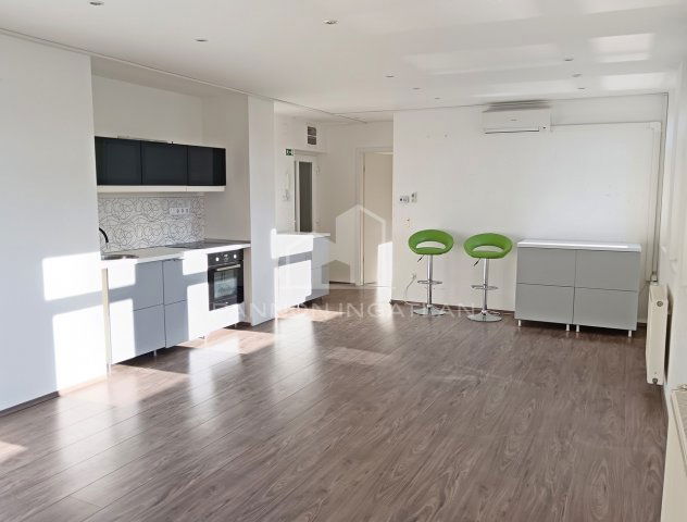 Eladó téglalakás, Veszprémben 82 M Ft, 4 szobás