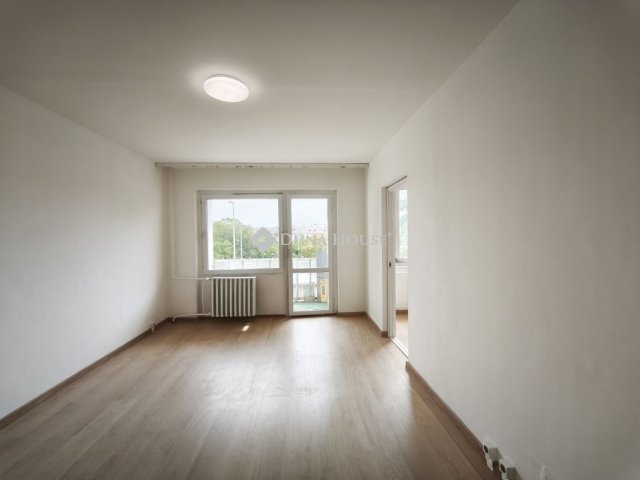 Eladó panellakás, Szegeden 48 M Ft, 1+1 szobás