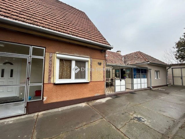 Eladó családi ház, Ócsán 88 M Ft, 6 szobás