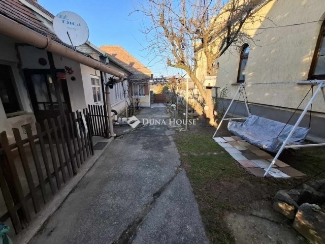 Eladó családi ház, Vácegresen 47 M Ft, 4 szobás