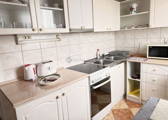 Eladó panellakás, Pécsett 52 M Ft, 2 szobás