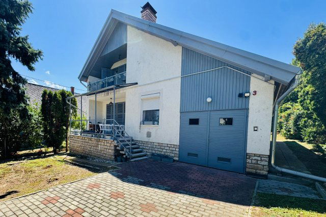 Eladó családi ház, Balatonalmádiban 94.9 M Ft, 4+1 szobás