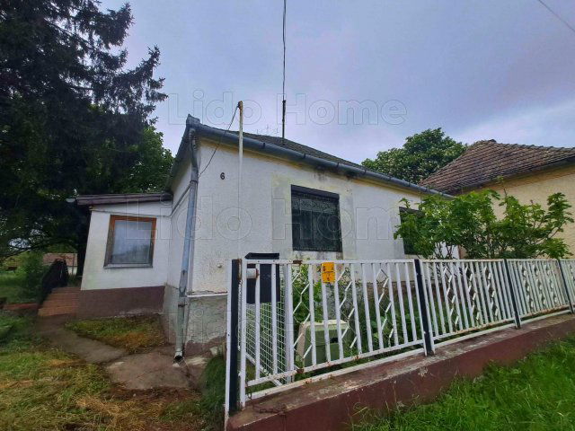 Eladó családi ház, Orosztonyon 36 M Ft, 12 szobás