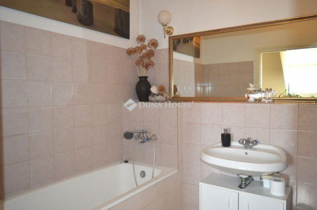 Eladó családi ház, Debrecenben 169 M Ft, 9 szobás