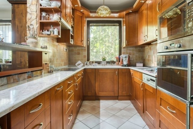 Eladó családi ház, Budaörsön 219.9 M Ft, 10 szobás