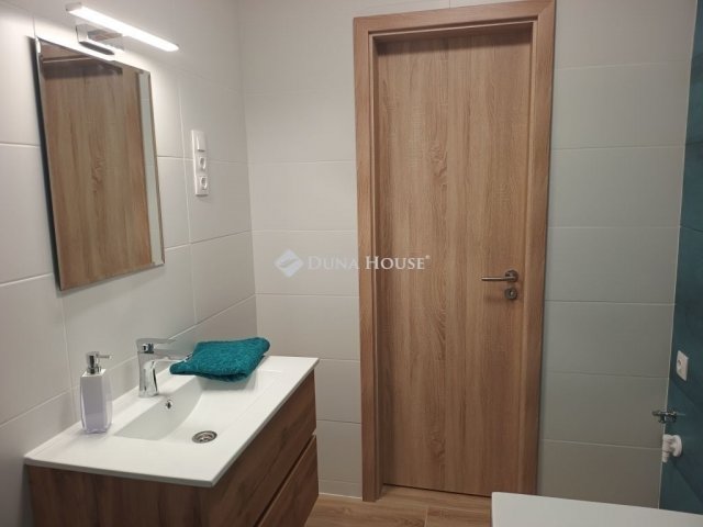 Eladó családi ház, Cserkúton 64.9 M Ft, 2 szobás