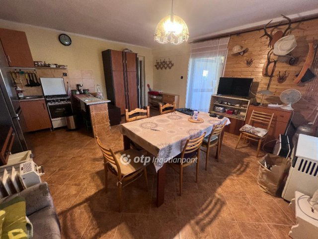 Eladó családi ház, Tasson 55 M Ft, 2+1 szobás