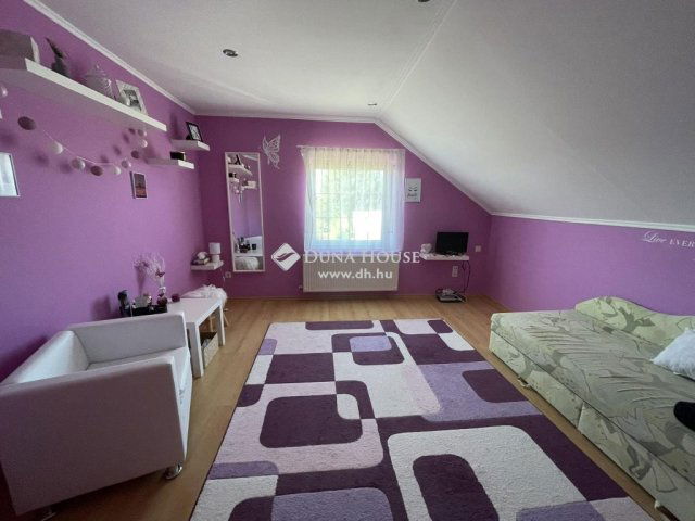 Eladó családi ház, Hartán 199 M Ft, 7 szobás