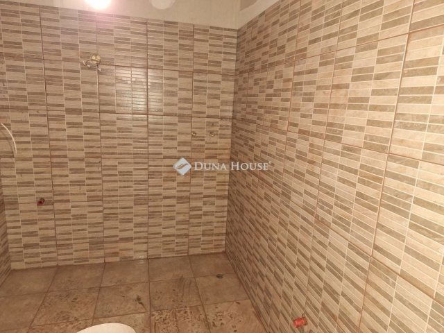 Eladó téglalakás, Neszmélyen 27 M Ft, 1 szobás