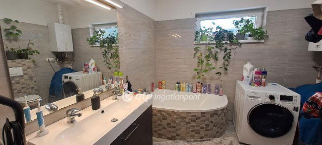 Eladó családi ház, Szigetszentmiklóson 109 M Ft, 4 szobás