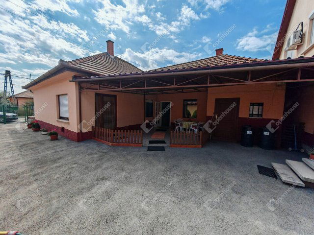 Eladó családi ház, Vecsésen 142 M Ft, 5 szobás