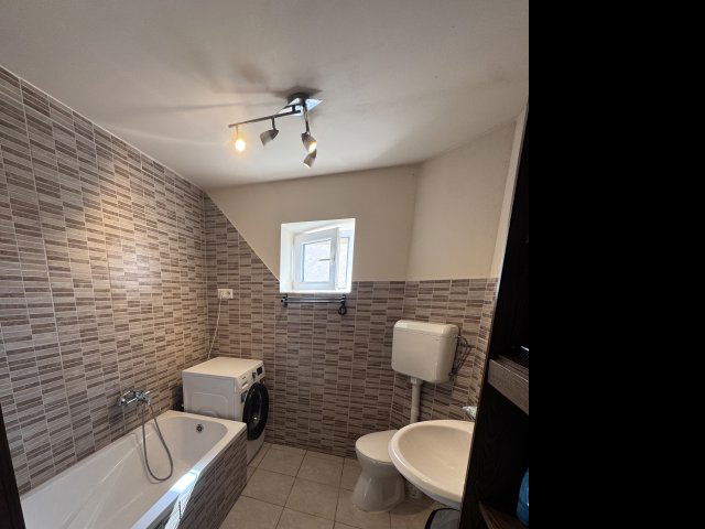 Eladó ikerház, Pécsett 37 M Ft, 2 szobás / költözzbe.hu