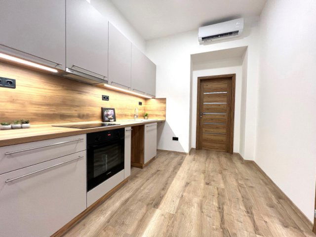 Eladó téglalakás, Budapesten, VI. kerületben, Izabella utcában