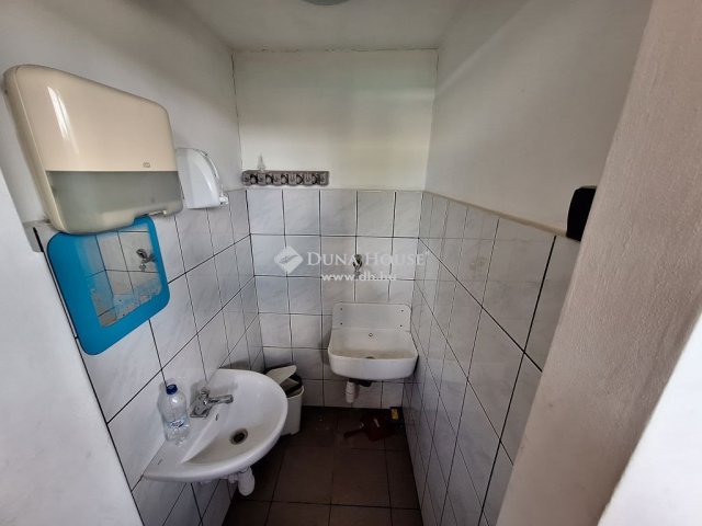 Eladó üzlethelyiség, Mendén 199 M Ft, 1 szobás