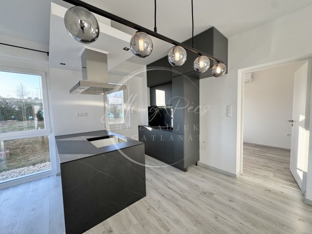 Eladó téglalakás, Pécsett, Kincses úton 96.9 M Ft, 3 szobás