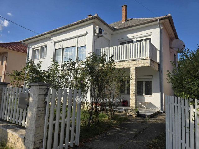 Eladó családi ház, Hajdúszoboszlón 85.9 M Ft, 8 szobás