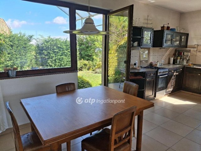 Eladó sorház, Budapesten, II. kerületben 350 M Ft, 6 szobás