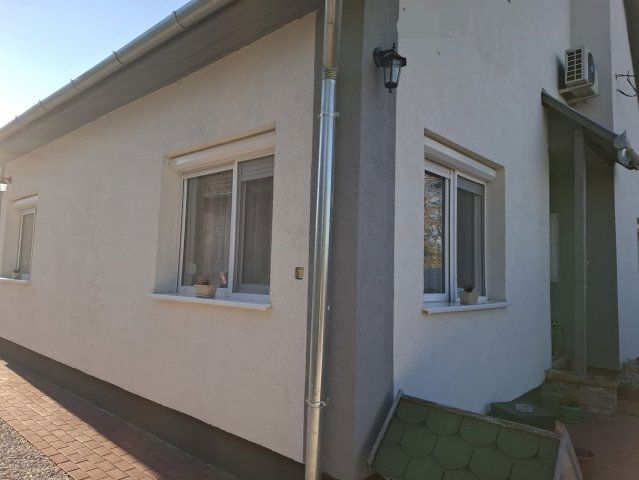 Eladó családi ház, Üllőn 149.5 M Ft, 5 szobás