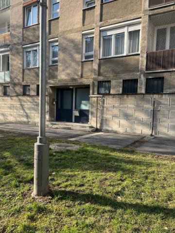 Eladó téglalakás, Esztergomban 37.9 M Ft, 2 szobás
