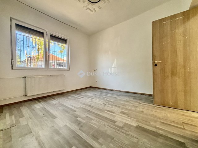 Eladó családi ház, XVIII. kerületben, Kisfaludy utcában