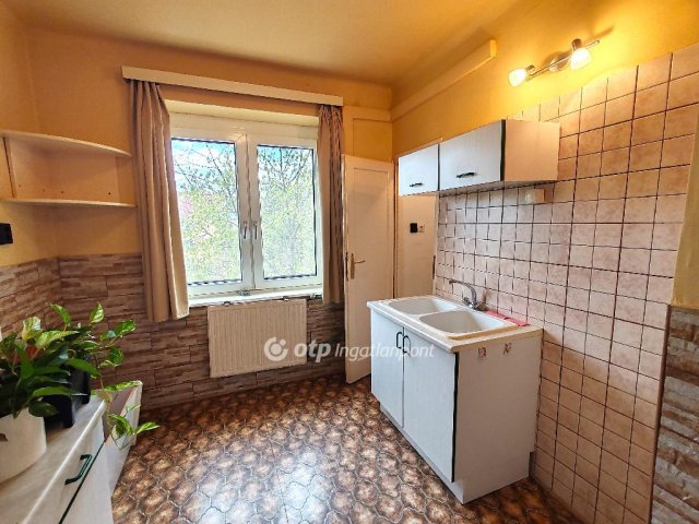 Eladó téglalakás, Egerben 41 M Ft, 2 szobás