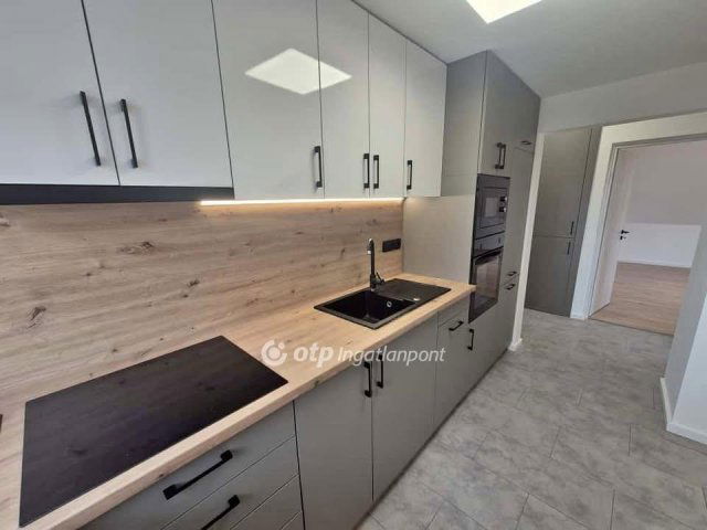 Eladó téglalakás, Pécsett 54.9 M Ft, 2+1 szobás