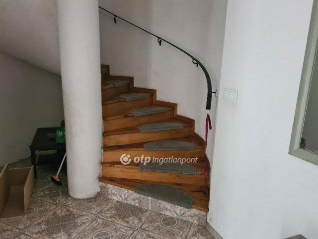 Eladó családi ház, Diósdon 350 M Ft, 6 szobás