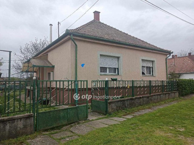 Eladó családi ház, Simontornyán 28.5 M Ft, 2+1 szobás
