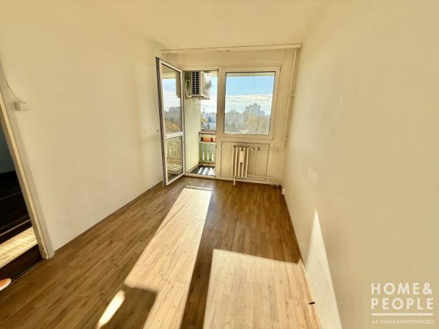 Eladó téglalakás, Szegeden 56.9 M Ft, 3 szobás