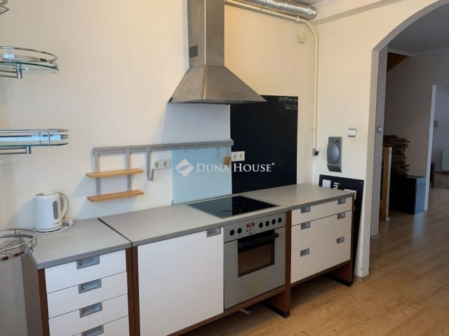 Eladó téglalakás, Székesfehérvárott 99.6 M Ft, 3 szobás