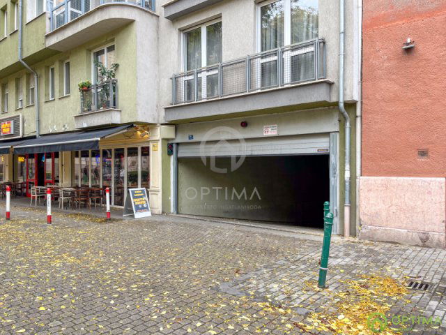 Eladó garázs, Budapesten, IX. kerületben, Ferenc téren 11.8 M Ft