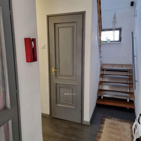 Eladó családi ház, Felsőpakonyban 109.8 M Ft, 6+1 szobás