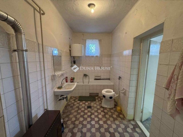 Eladó családi ház, Sándorfalván 55.9 M Ft, 2+1 szobás