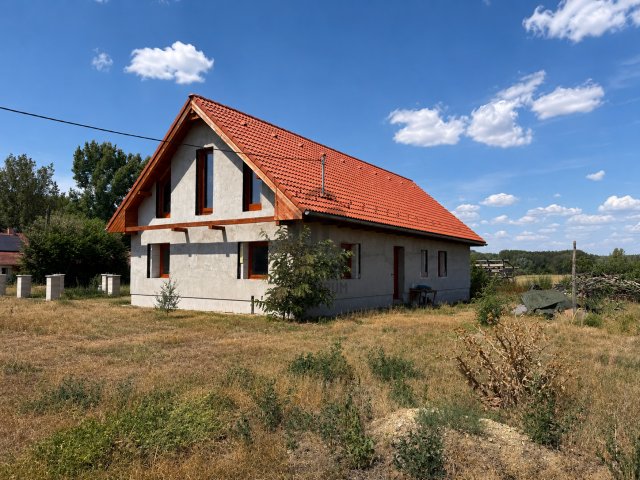 Eladó családi ház, Csemőn 54.9 M Ft, 4 szobás