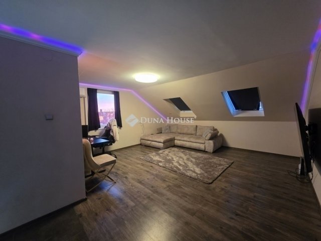 Eladó családi ház, Gyömrőn 109.9 M Ft, 7 szobás