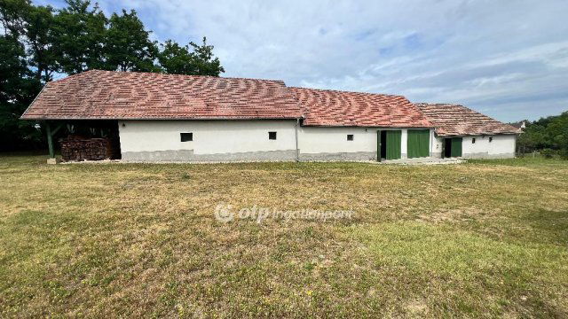Eladó ipari ingatlan, Bakonyszentlászlón 43.9 M Ft