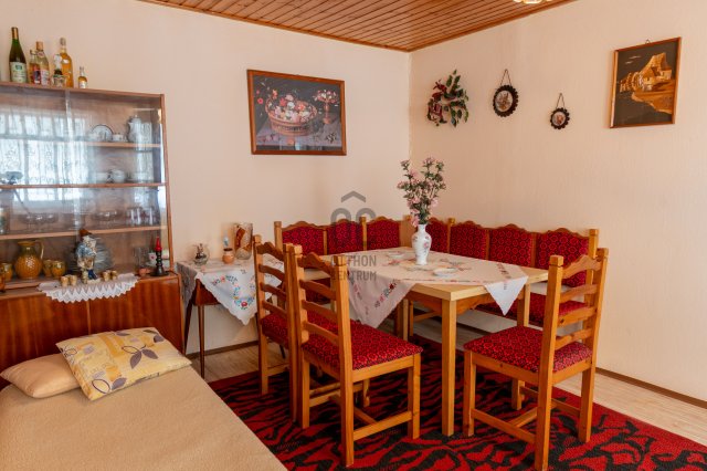 Eladó családi ház, Magyaralmáson 37.9 M Ft, 3 szobás