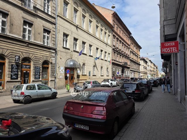 Eladó téglalakás, Budapesten, VII. kerületben 840 M Ft