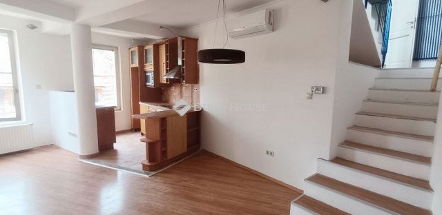 Eladó téglalakás, Szentendrén 112 M Ft, 3 szobás