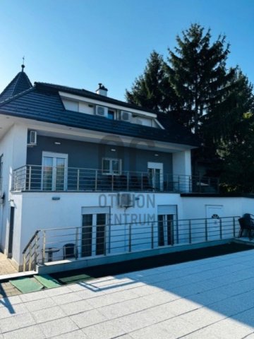 Eladó családi ház, Hévízen 550 M Ft, 11 szobás