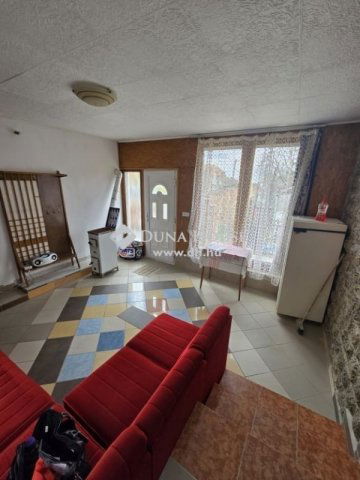 Eladó családi ház, Pécsett 18.5 M Ft, 2+2 szobás