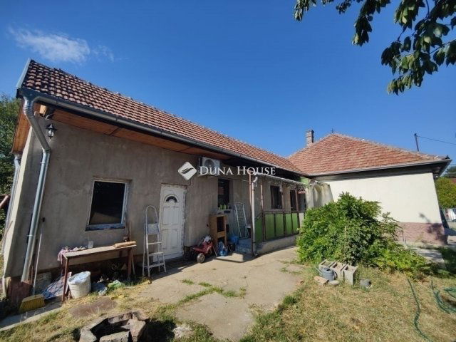 Eladó családi ház, Úrin 45.9 M Ft, 3 szobás